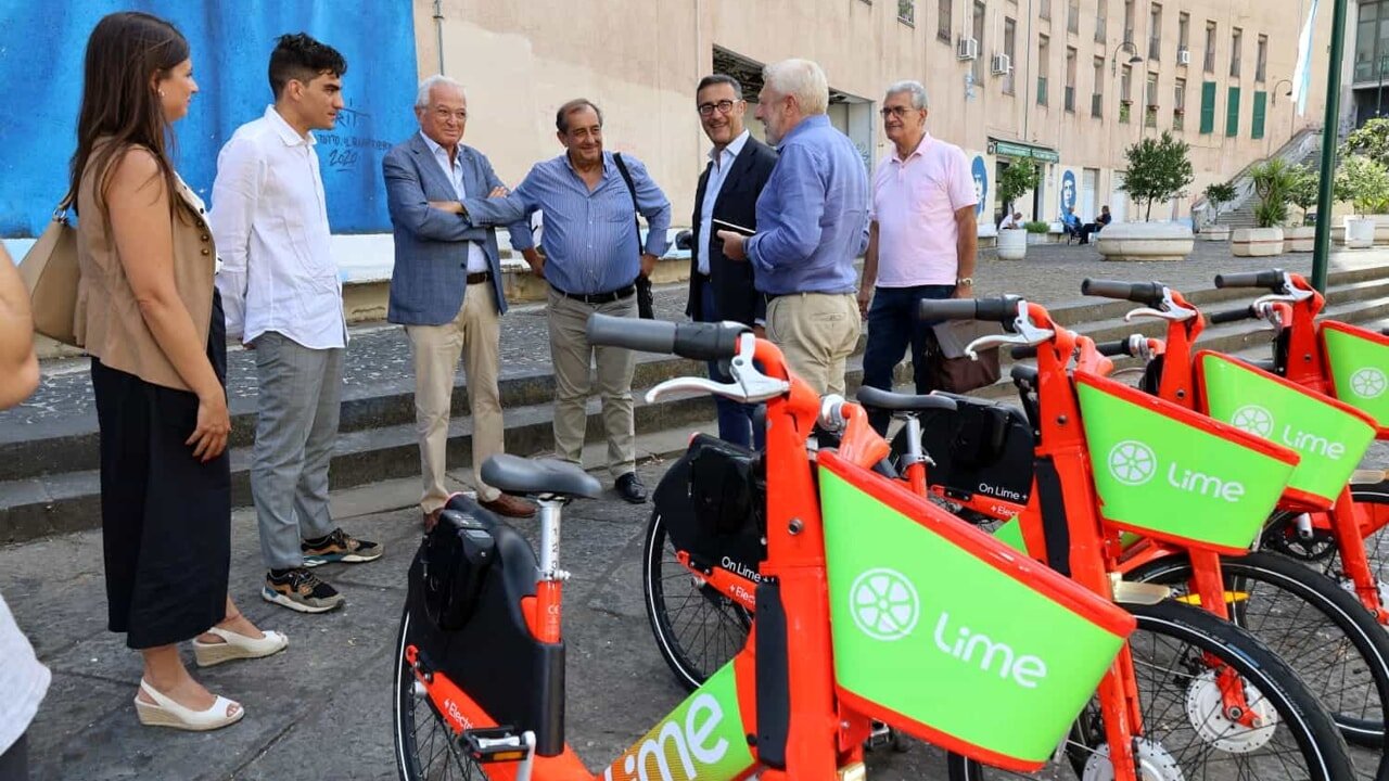Napoli 1.8.2023 Il bike sharing arriva anche nelle periferie
